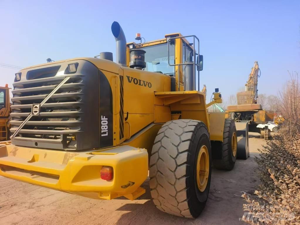 Volvo L 180 F Iekrāvēji uz riteņiem