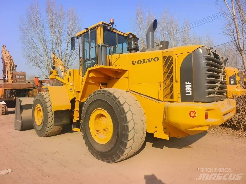 Volvo L 180 F Iekrāvēji uz riteņiem