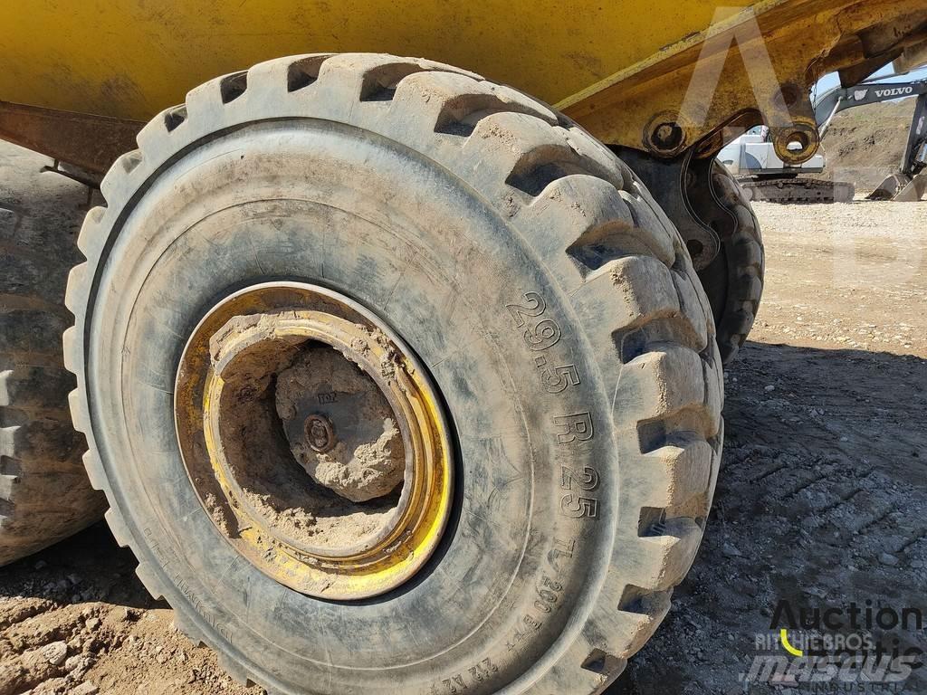 Komatsu HM400 Artikulētie pašizgāzēji