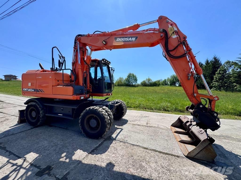 Doosan DX 140 W-3 Ekskavatori uz riteņiem