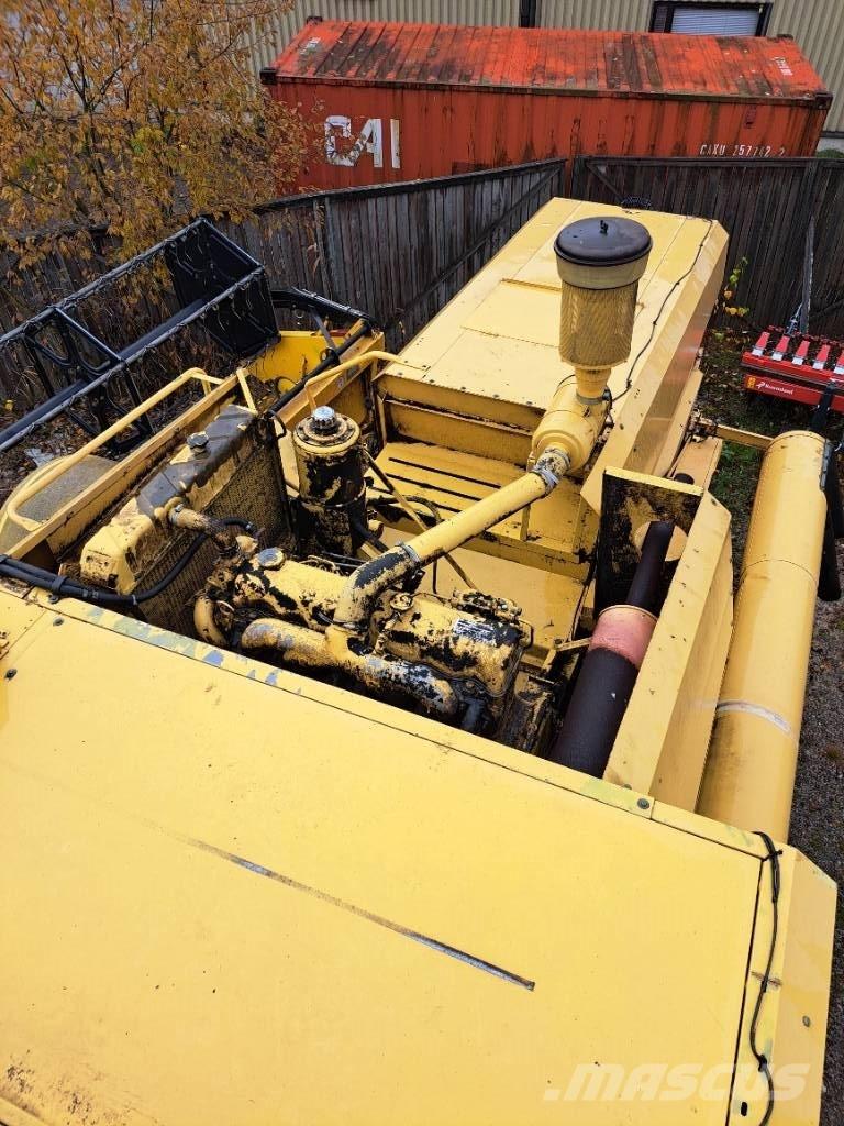 New Holland 8030H Ražas novākšanas kombaini