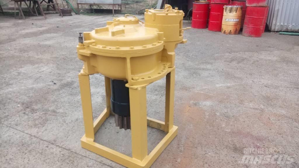 CAT 245 Transmisija