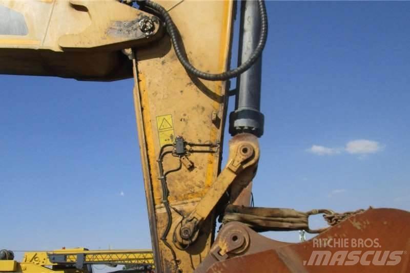 CAT 374FL Mini ekskavatori < 7 t