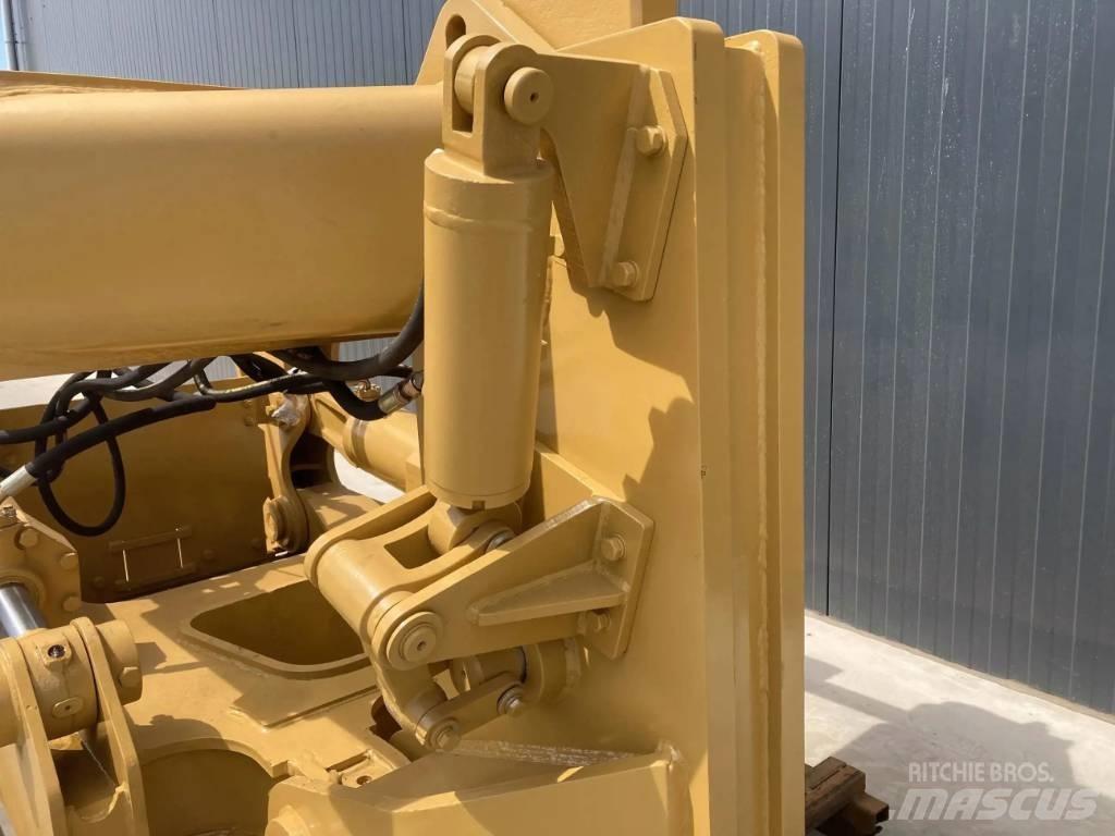CAT D8T Skarifikatori