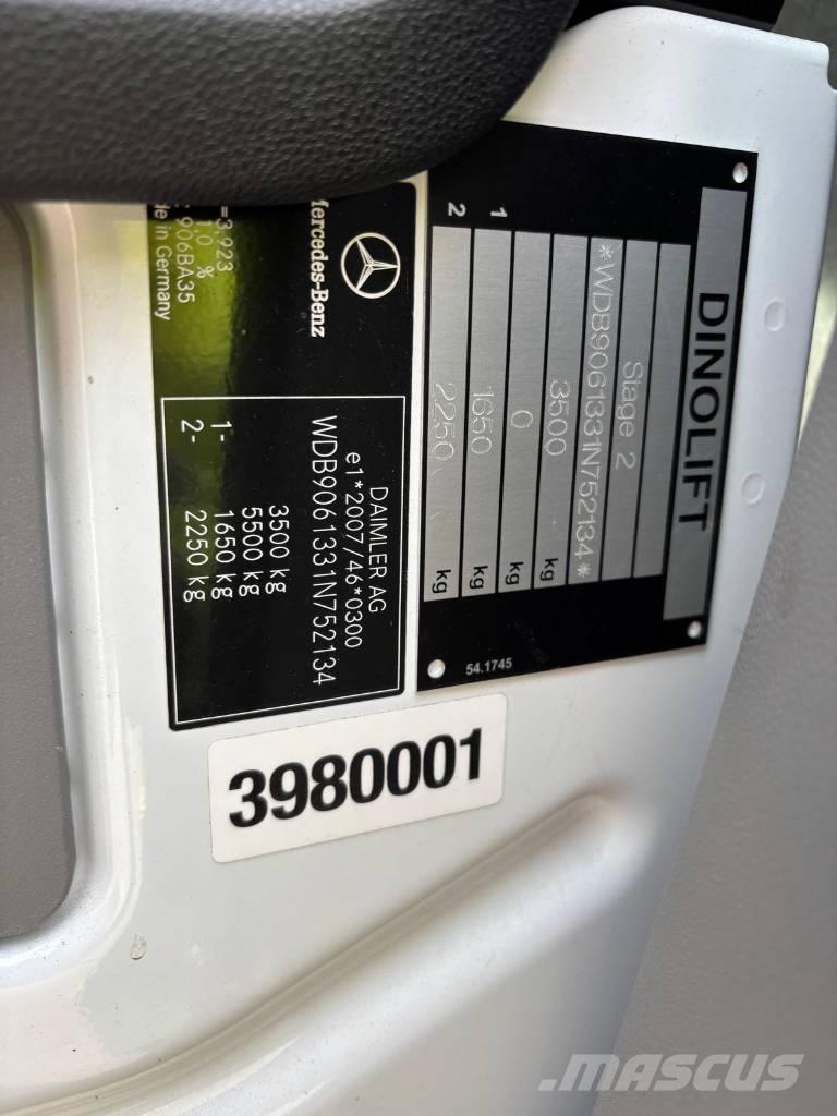 Dino 230 VT Pacēlāji uz automašīnas bāzes