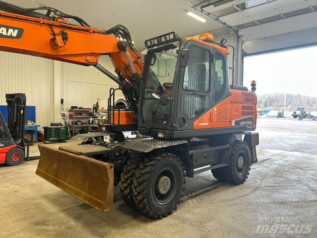 Doosan DX170W-5 Ekskavatori uz riteņiem