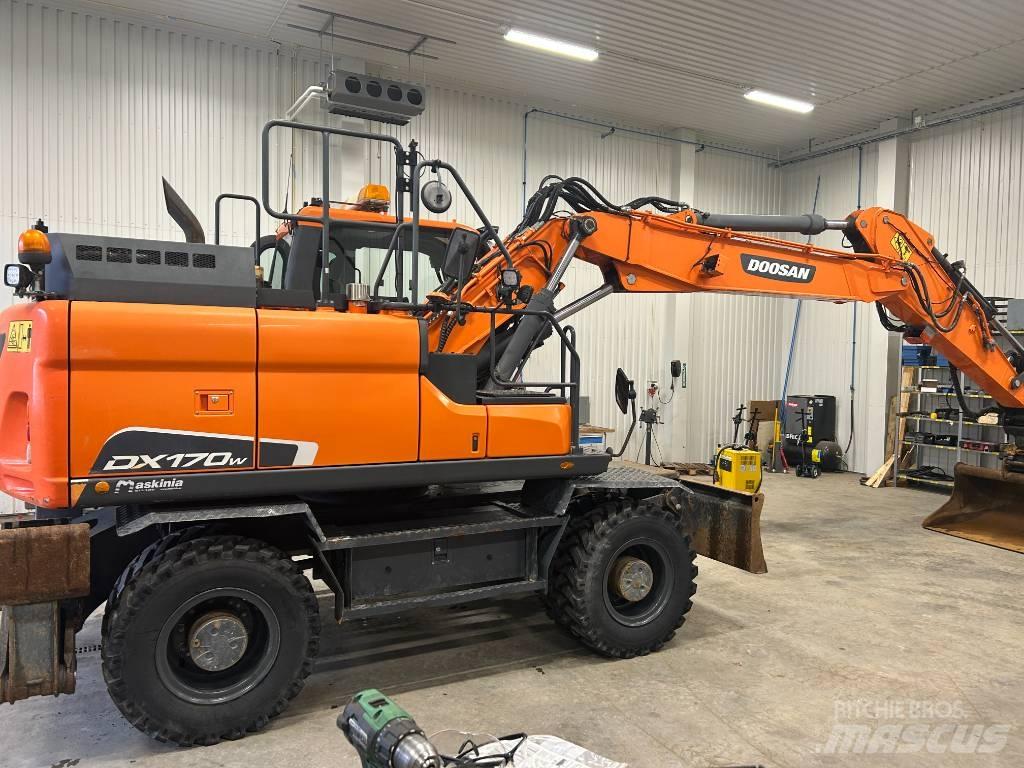 Doosan DX170W-5 Ekskavatori uz riteņiem