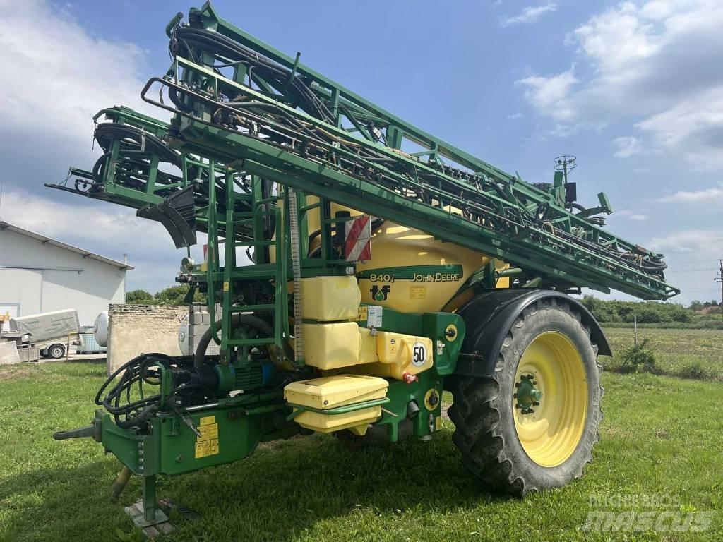 John Deere 840 i Piekabināmie smidzinātāji(miglotāji)
