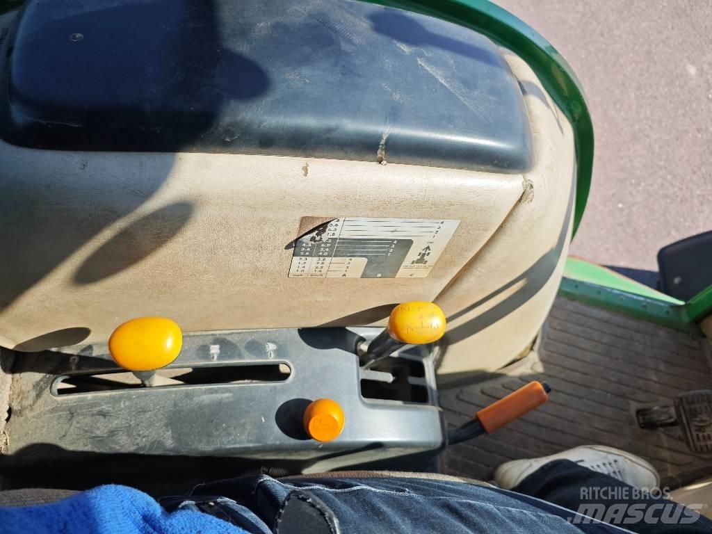 John Deere 4520 Kompaktie traktori
