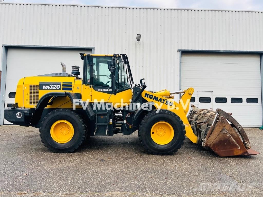 Komatsu WA320 Iekrāvēji uz riteņiem