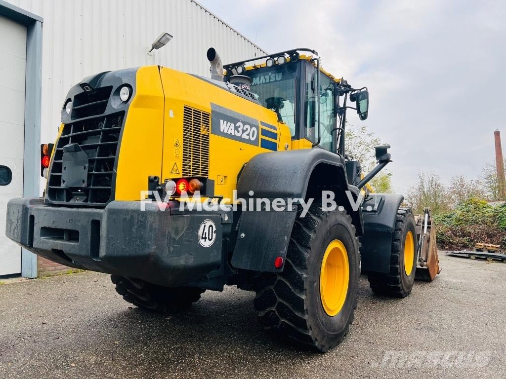 Komatsu WA320 Iekrāvēji uz riteņiem