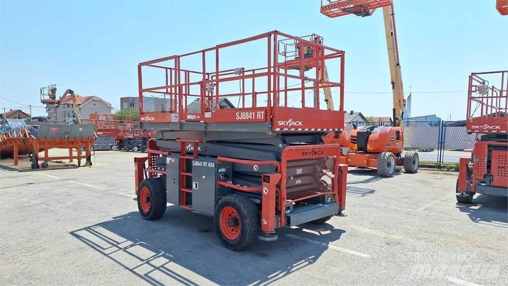 SkyJack 8841RT Šķerveida pacēlāji