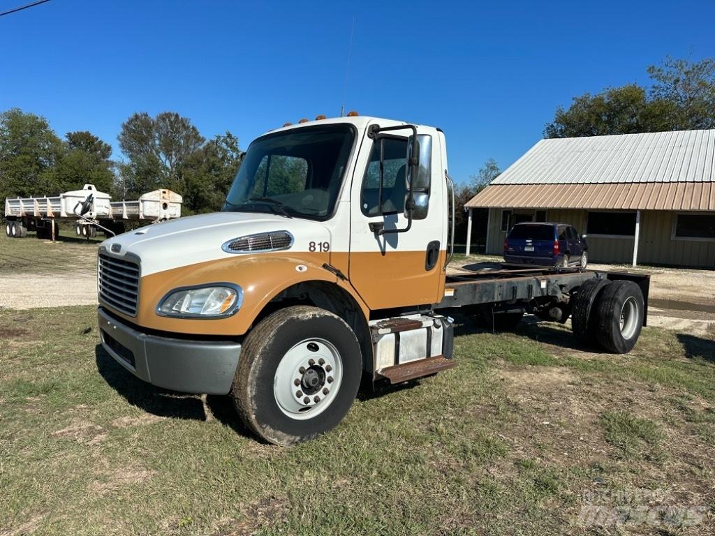 Freightliner M 106 Šasija ar kabīni