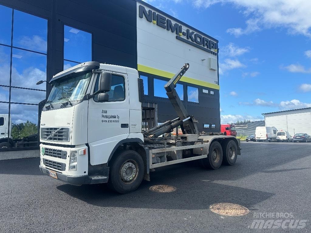 Volvo FH 440 6x4 Treileri ar āķi