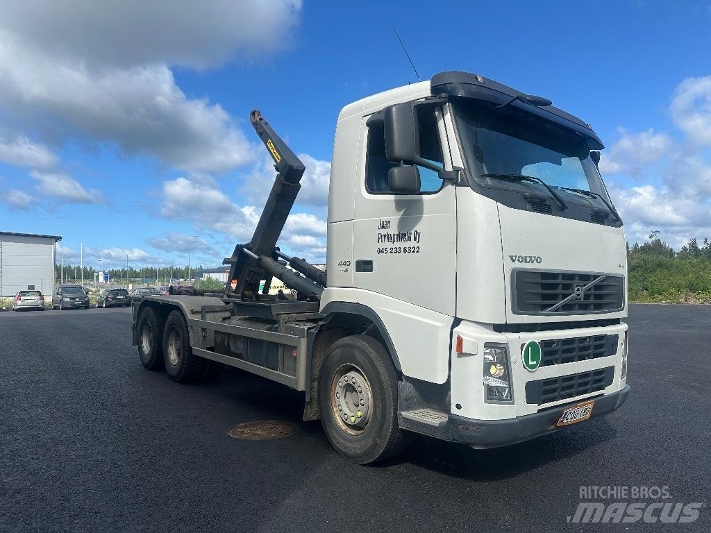 Volvo FH 440 6x4 Treileri ar āķi