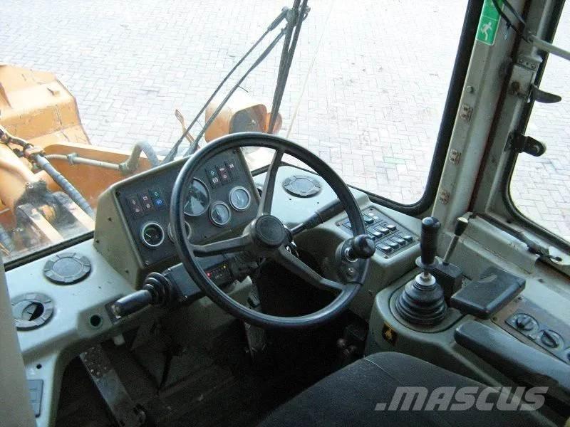Hyundai HL740-3 Iekrāvēji uz riteņiem