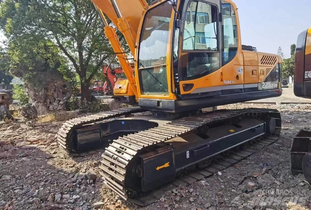 Hyundai R220LC-9S Kāpurķēžu ekskavatori