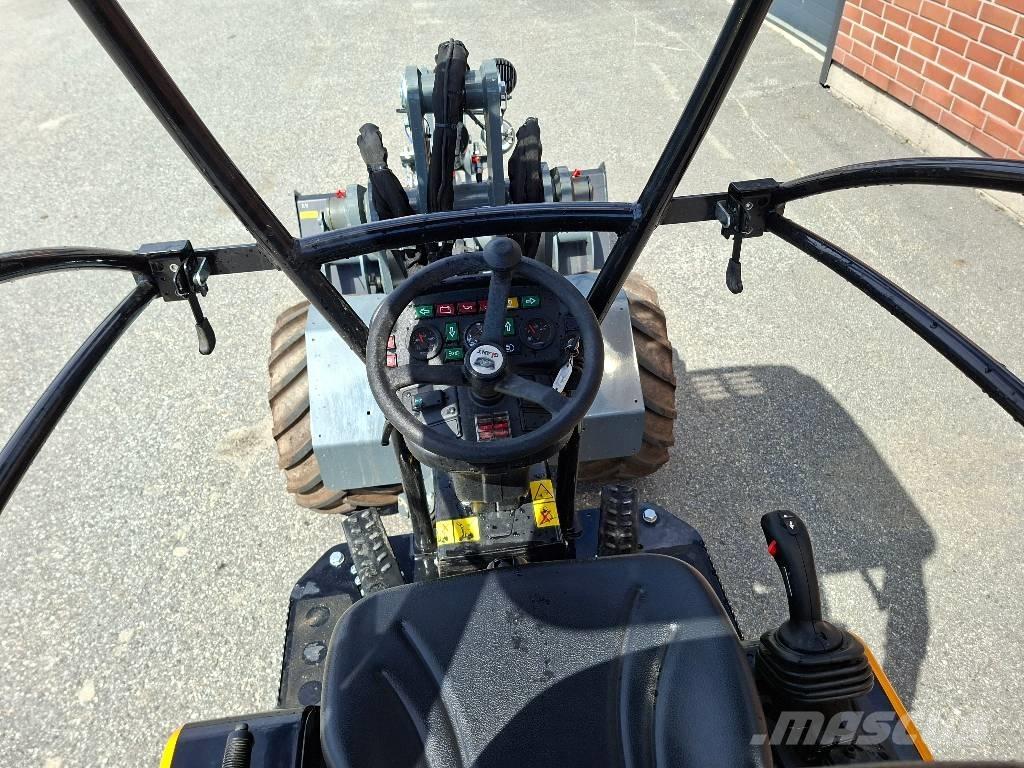 GiANT G 2300 HD Multifunkcionālie iekrāvēji