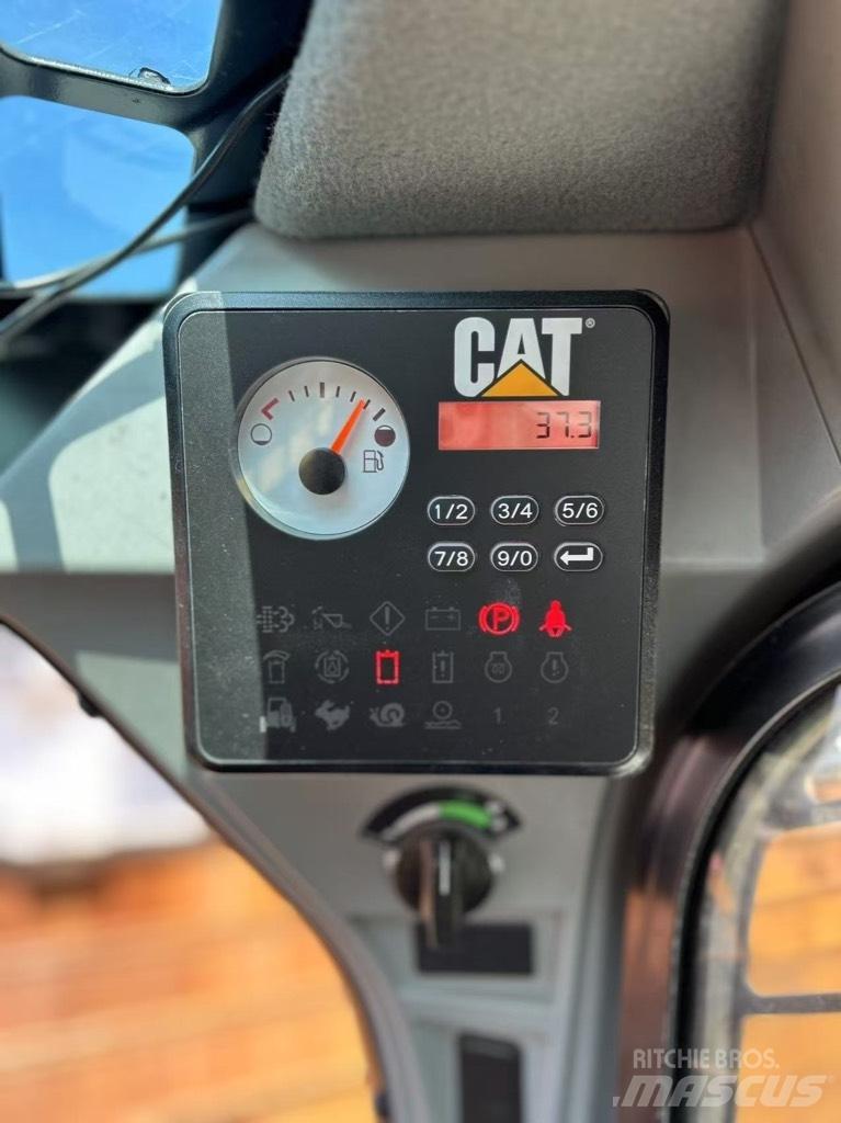 CAT 262 D Lietoti riteņu kompaktiekrāvēji