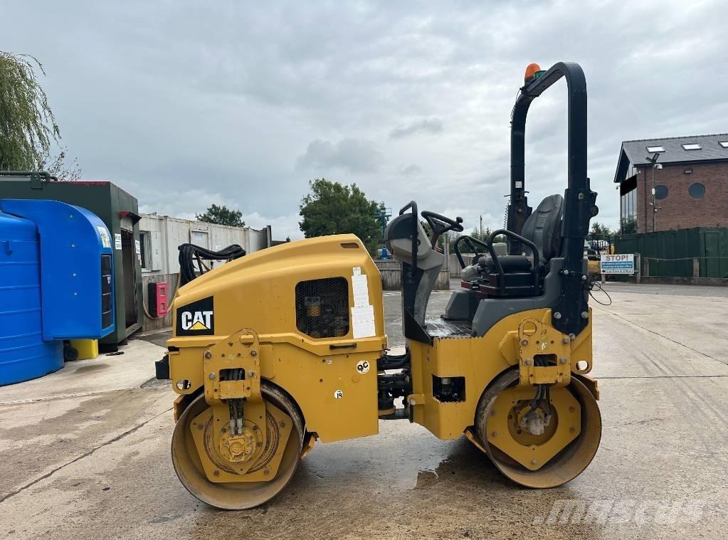 CAT CB 2.7 Divvalču grunts veltņi