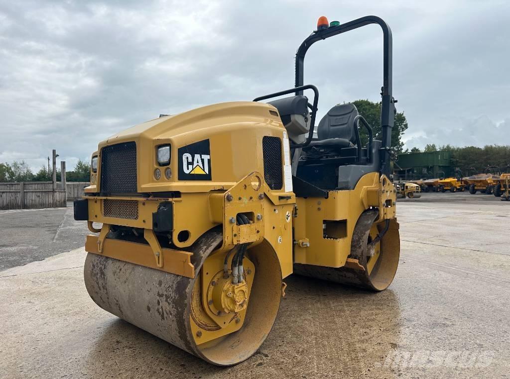 CAT CB 2.7 Divvalču grunts veltņi