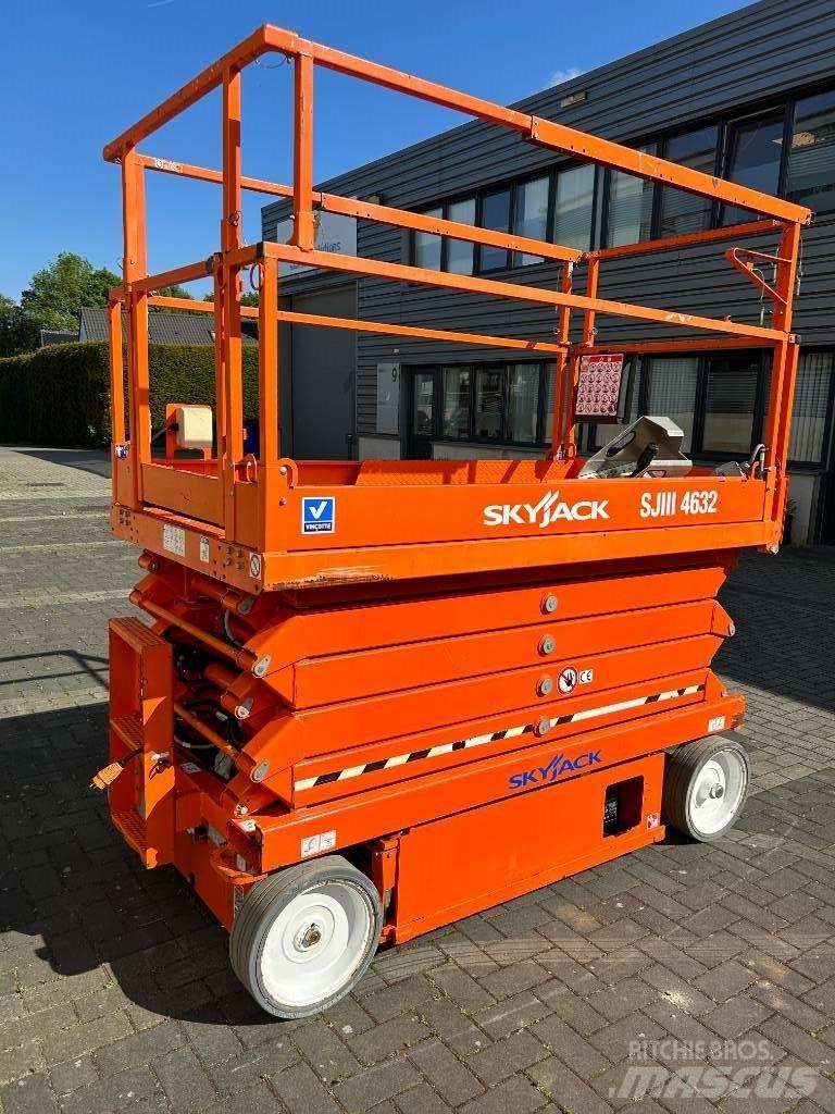 SkyJack SJ III 4632 Šķerveida pacēlāji