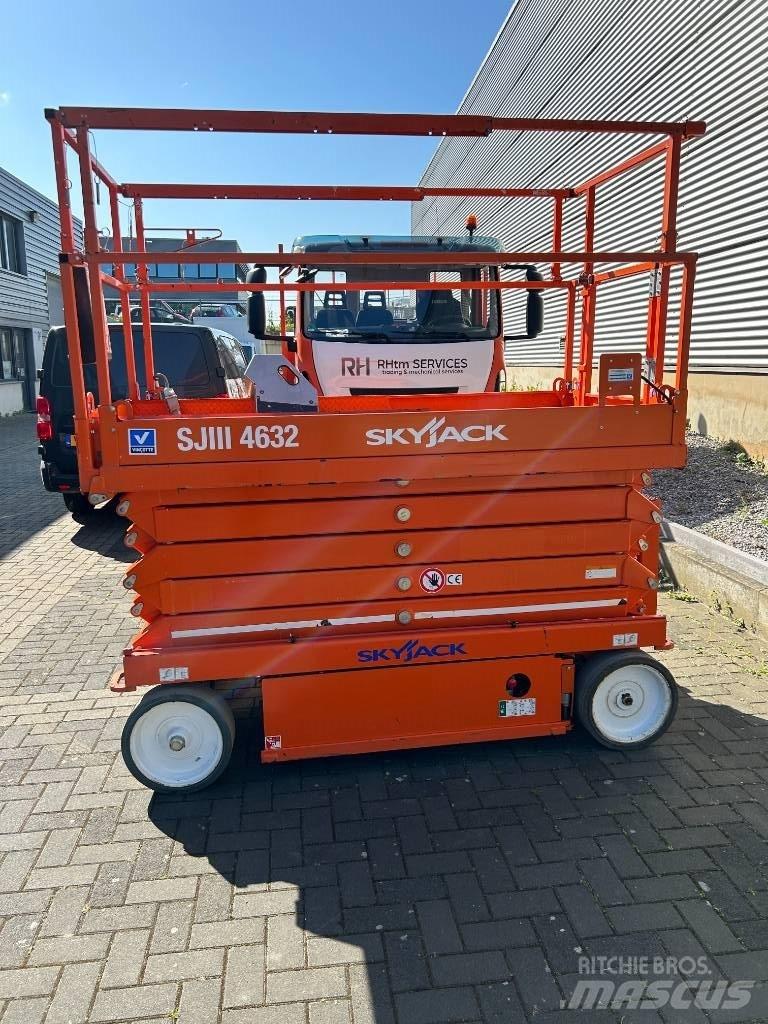 SkyJack SJ III 4632 Šķerveida pacēlāji