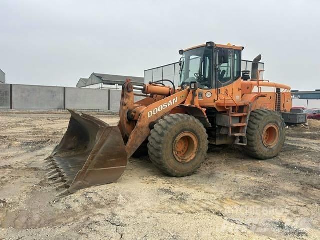 Doosan DL 300 Iekrāvēji uz riteņiem