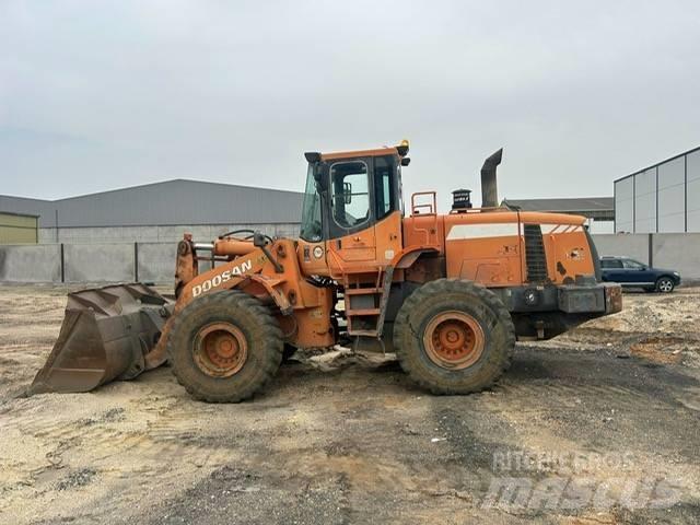 Doosan DL 300 Iekrāvēji uz riteņiem