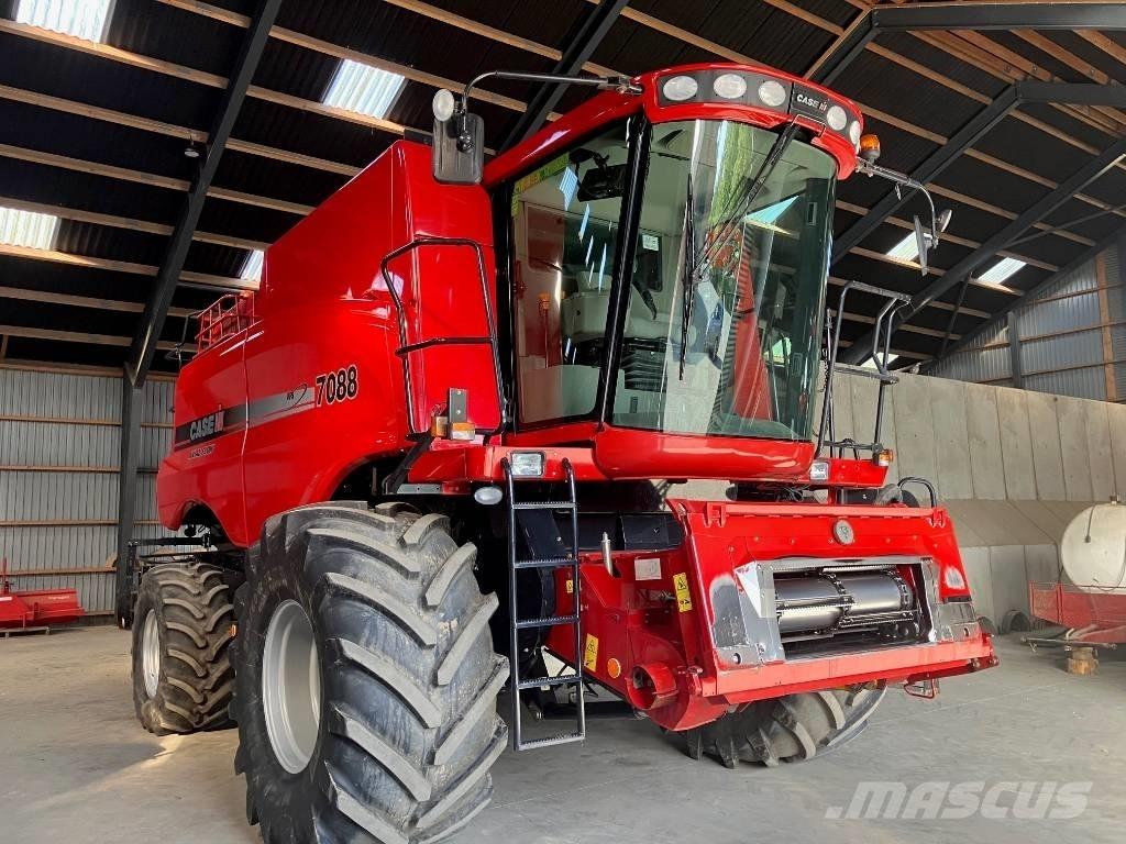 Case IH 7088 Ražas novākšanas kombaini