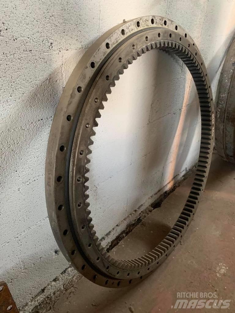 Liebherr 902 Šasija un piekare