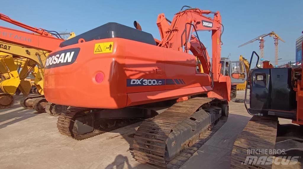 Doosan DX 300 LC Kāpurķēžu ekskavatori