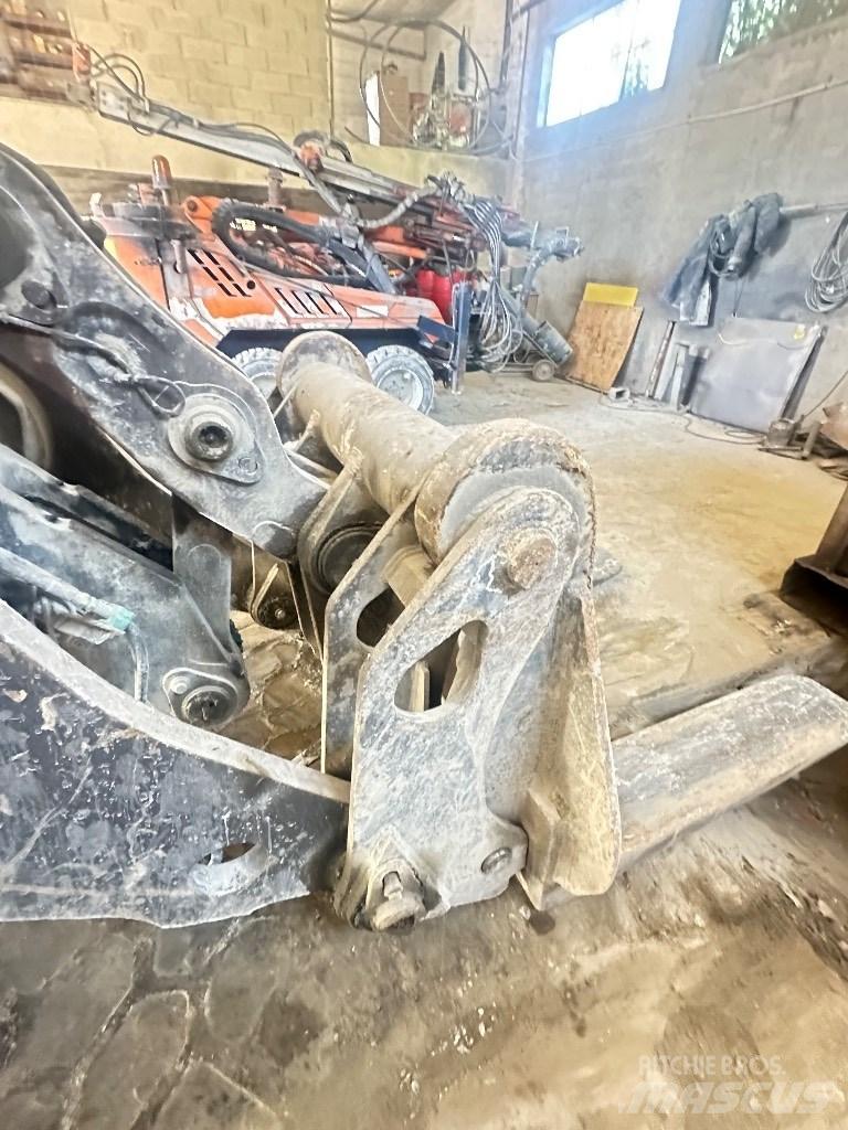 Volvo L 220 E Iekrāvēji uz riteņiem