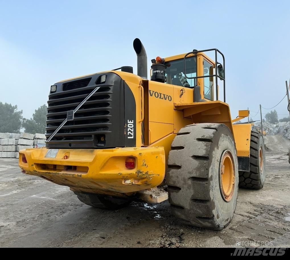 Volvo L 220 E Iekrāvēji uz riteņiem