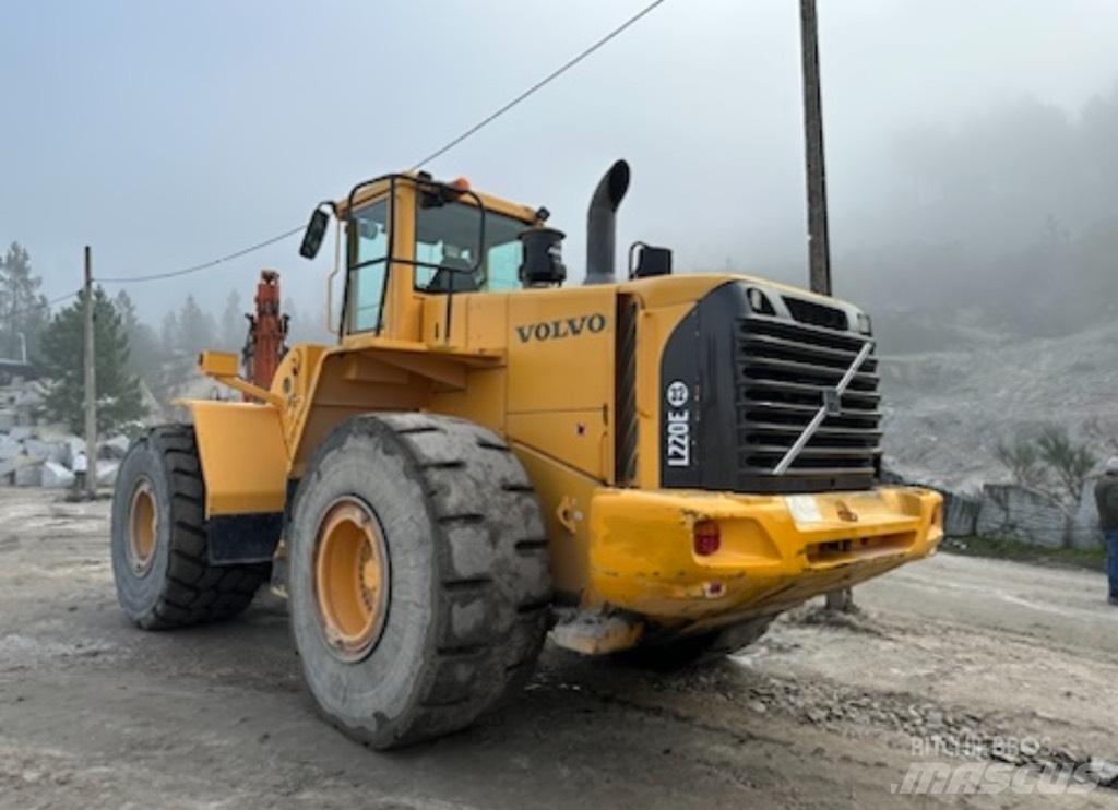 Volvo L 220 E Iekrāvēji uz riteņiem