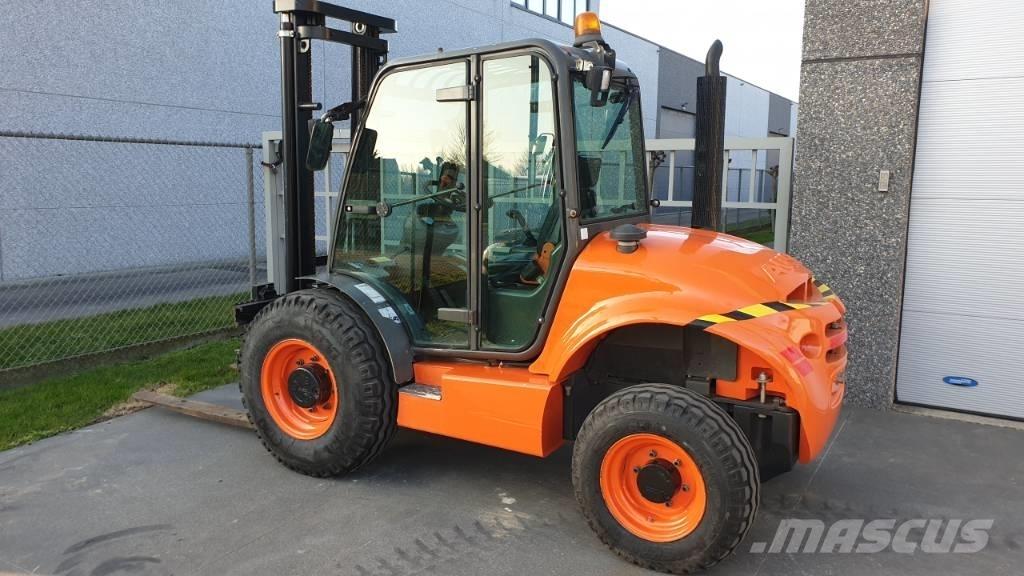 Ausa C 250 H X4 Tehnika ar dīzeļa dzinēju
