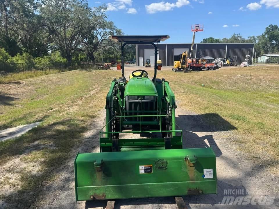 John Deere 3038 E Traktori