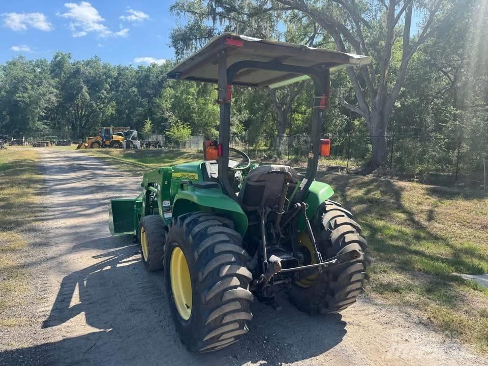 John Deere 3038 E Traktori