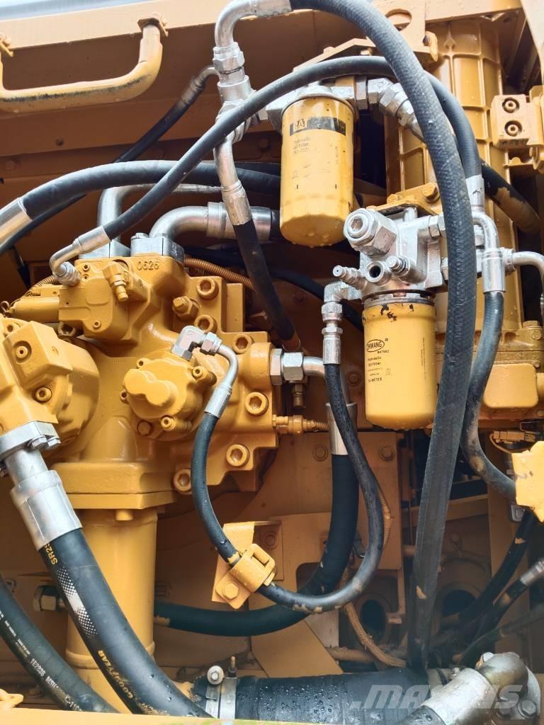 CAT 330 D Kāpurķēžu ekskavatori