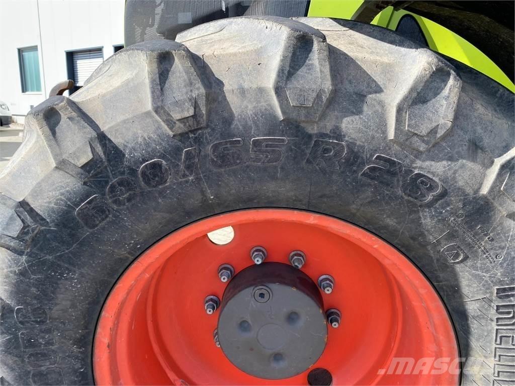 CLAAS AXION 810 Traktori