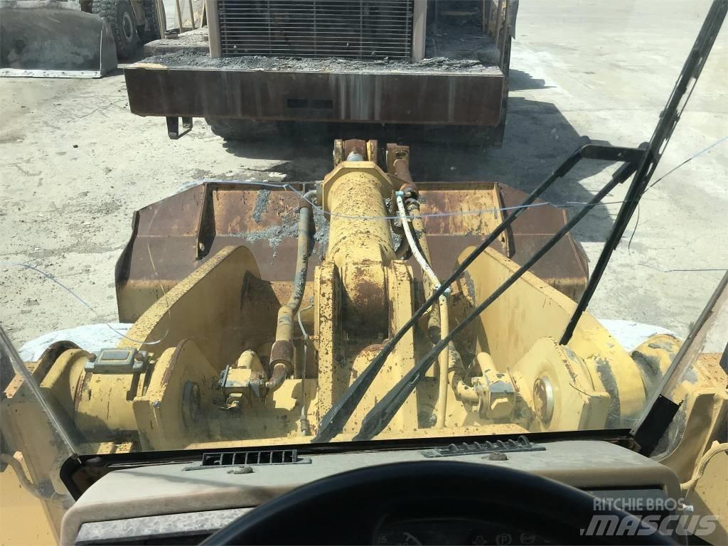 CAT 960 F Iekrāvēji uz riteņiem