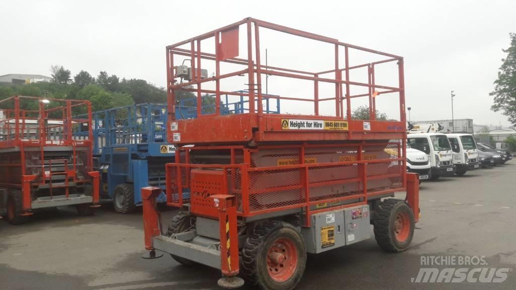 SkyJack SJ 7135 RT Šķerveida pacēlāji
