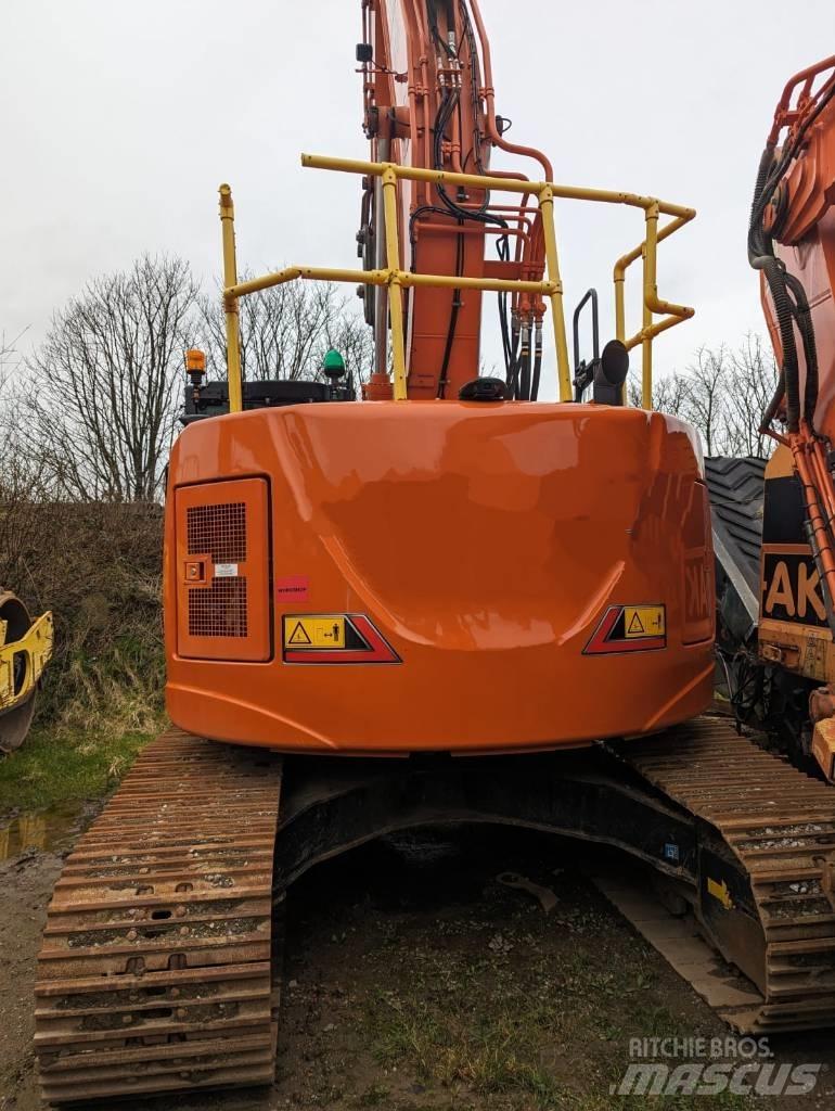 Hitachi ZX225US-7 Kāpurķēžu ekskavatori