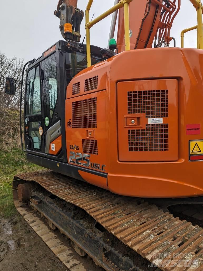 Hitachi ZX225US-7 Kāpurķēžu ekskavatori