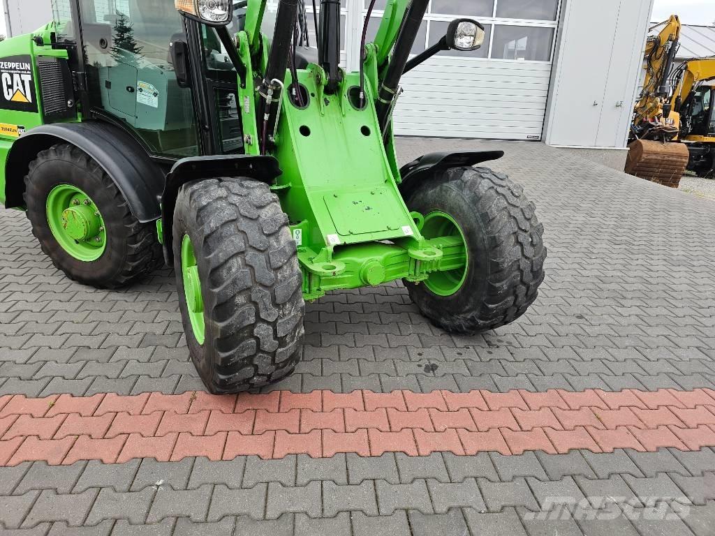 CAT 906 M Iekrāvēji uz riteņiem