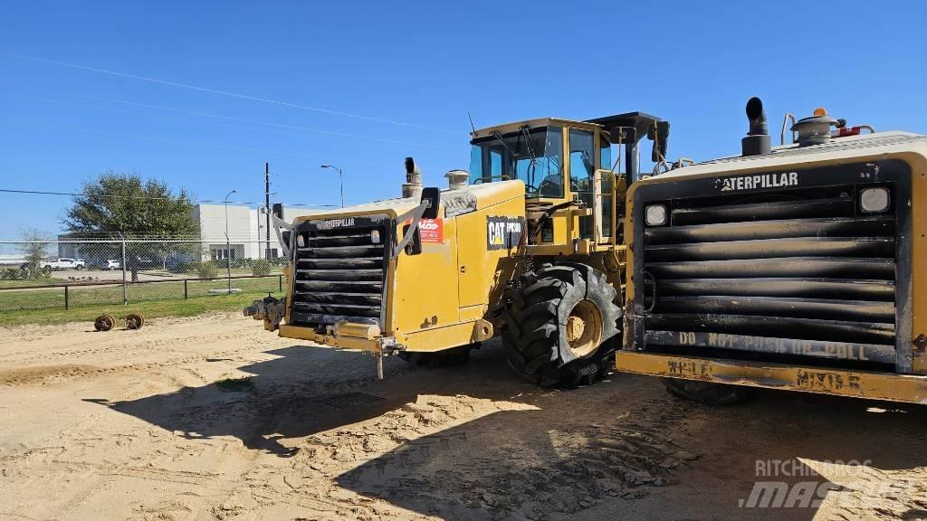 CAT RM 300 Asfalta savācējs