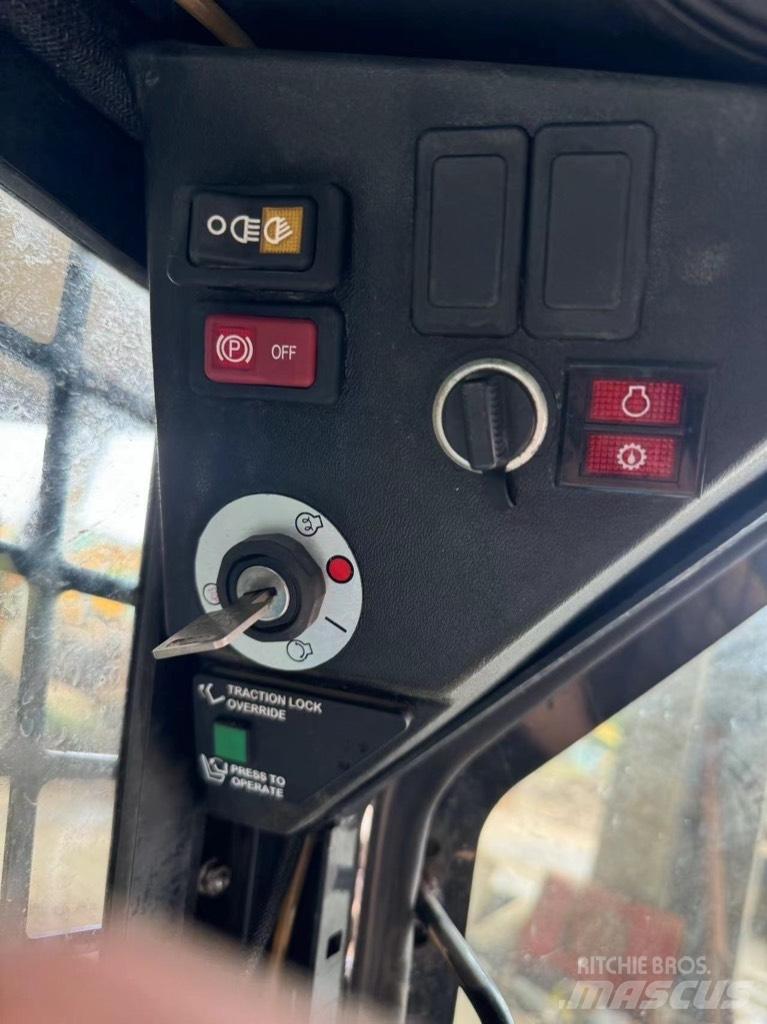 Bobcat S 70 Lietoti riteņu kompaktiekrāvēji