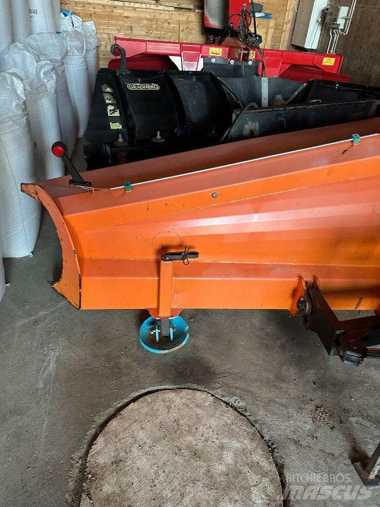 FMG AA 300 Sniega naži un tīrītāji