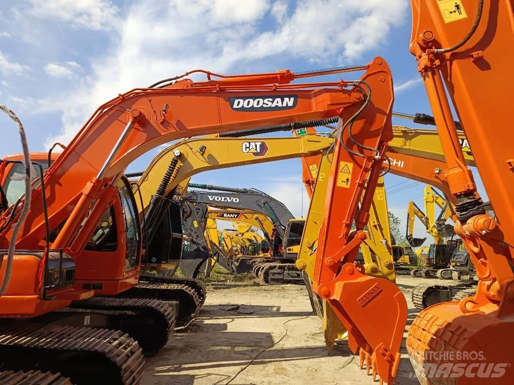 Doosan DX 150 LC Kāpurķēžu ekskavatori