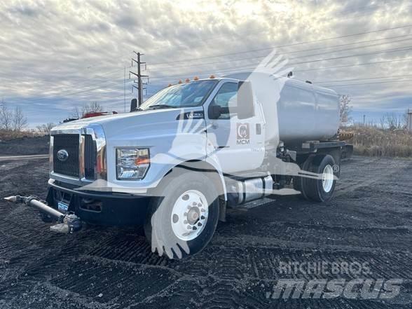 F & R F750 Kokmateriālu vešanas piekabes